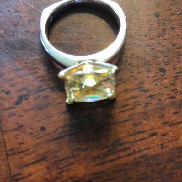 Ring - Picture 3 of 4